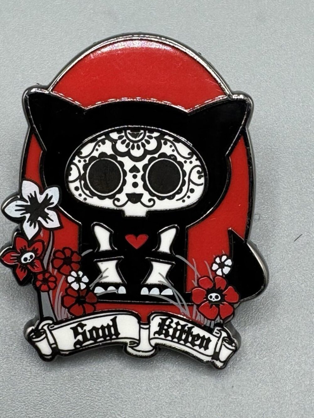 Skelanimals Day Of The Dead Portrait Blind Box Enamel Pin New Open Box- KIT CAT - Picture 2 of 3